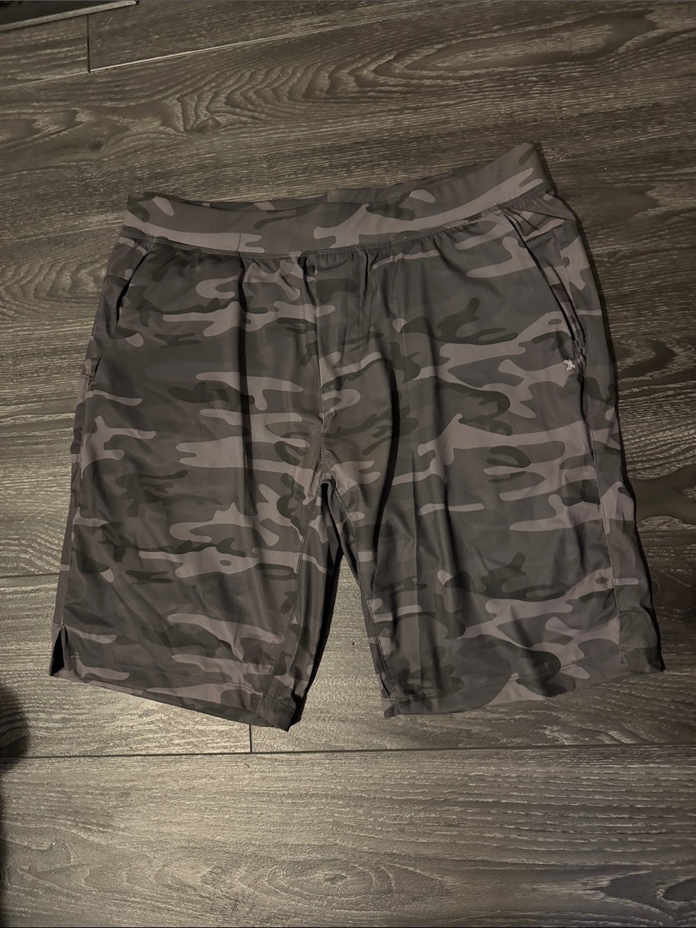 Kenneth Cole Men's Gray Camo Athletic Shorts